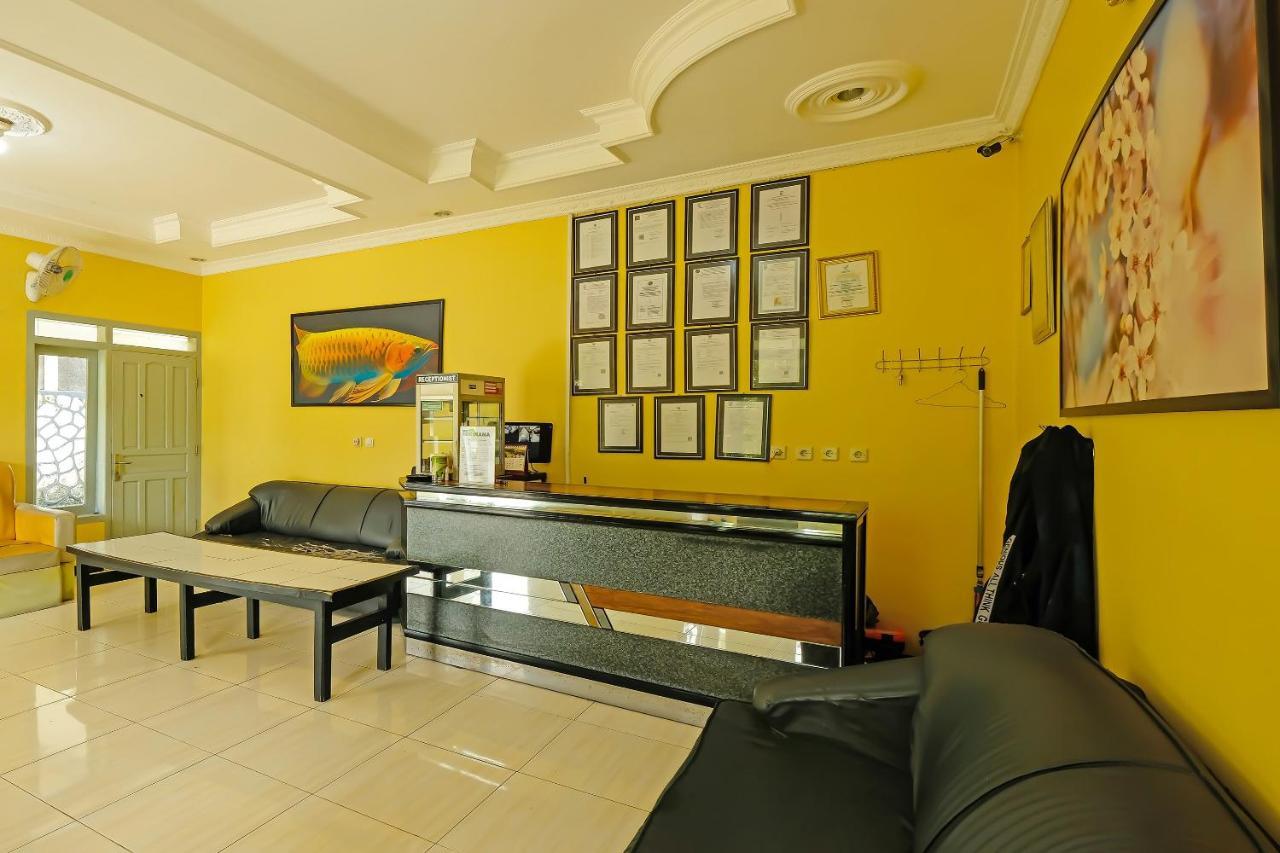 Oyo 92483 Hotel Kirana Salatiga Exterior foto