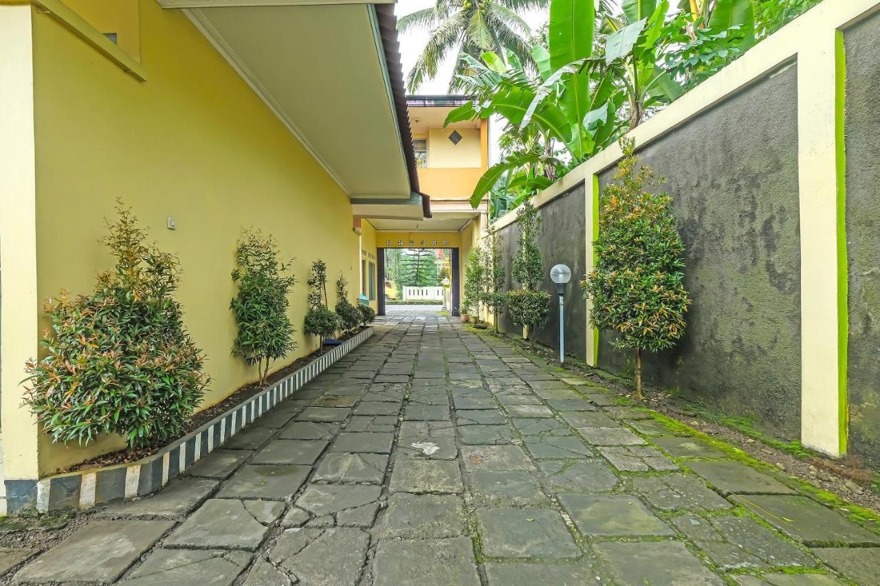 Oyo 92483 Hotel Kirana Salatiga Exterior foto